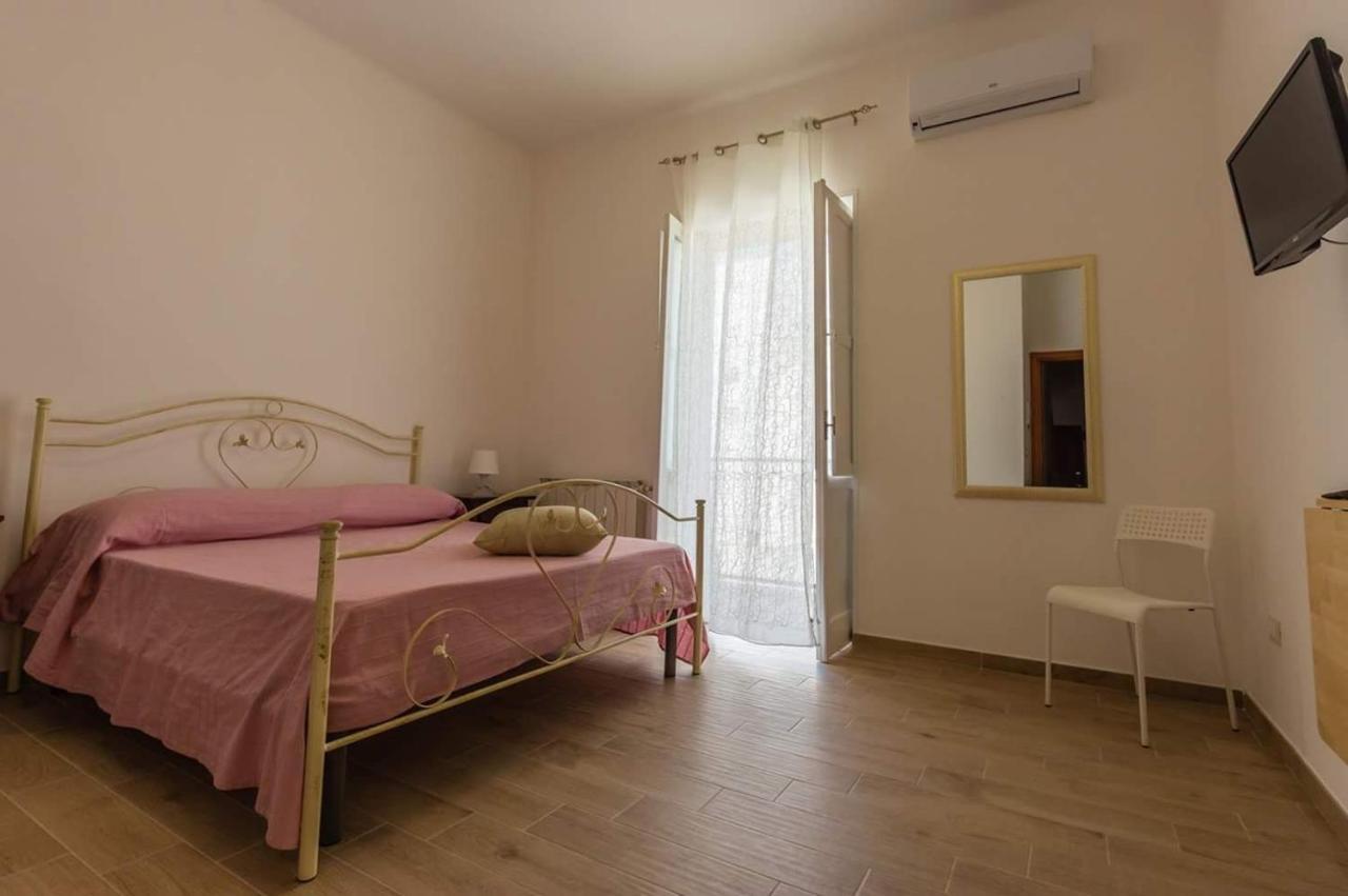 Affittacamere Raggio Di Sole Таранто Екстериор снимка